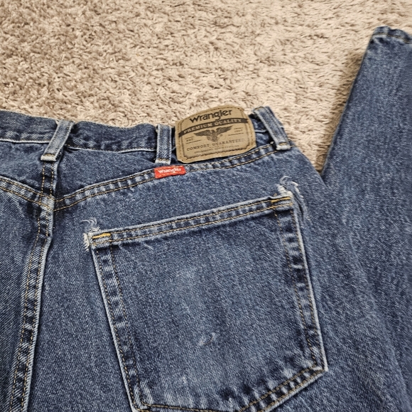 Wrangler Men’s 34x32 Blue Jeans Classic Fit Straight Leg Distressed 100% Cotton - Picture 9 of 10